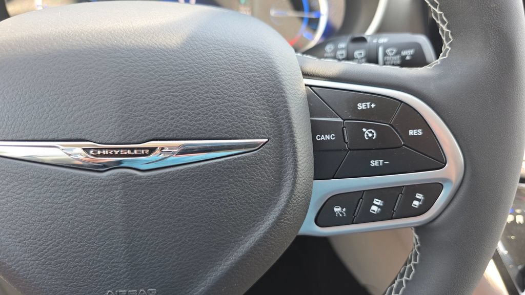 Used 2022 Chrysler Pacifica Touring-L FWD image 30