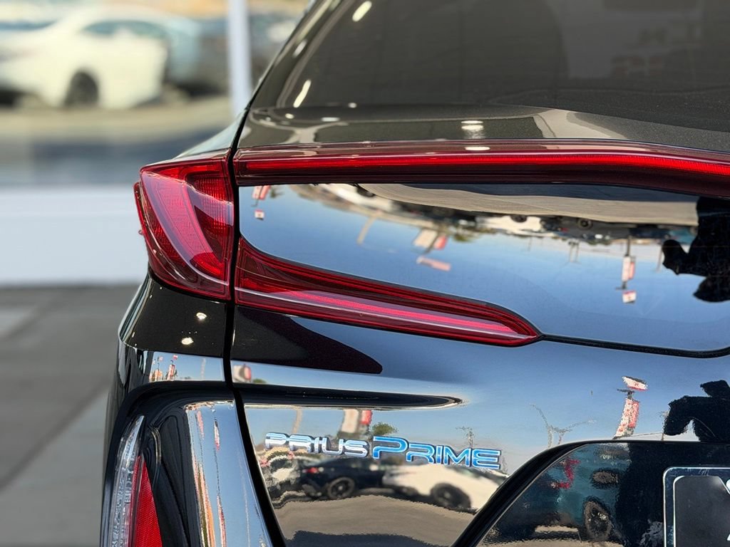 Certified 2021 Toyota Prius Prime LE FWD image 11
