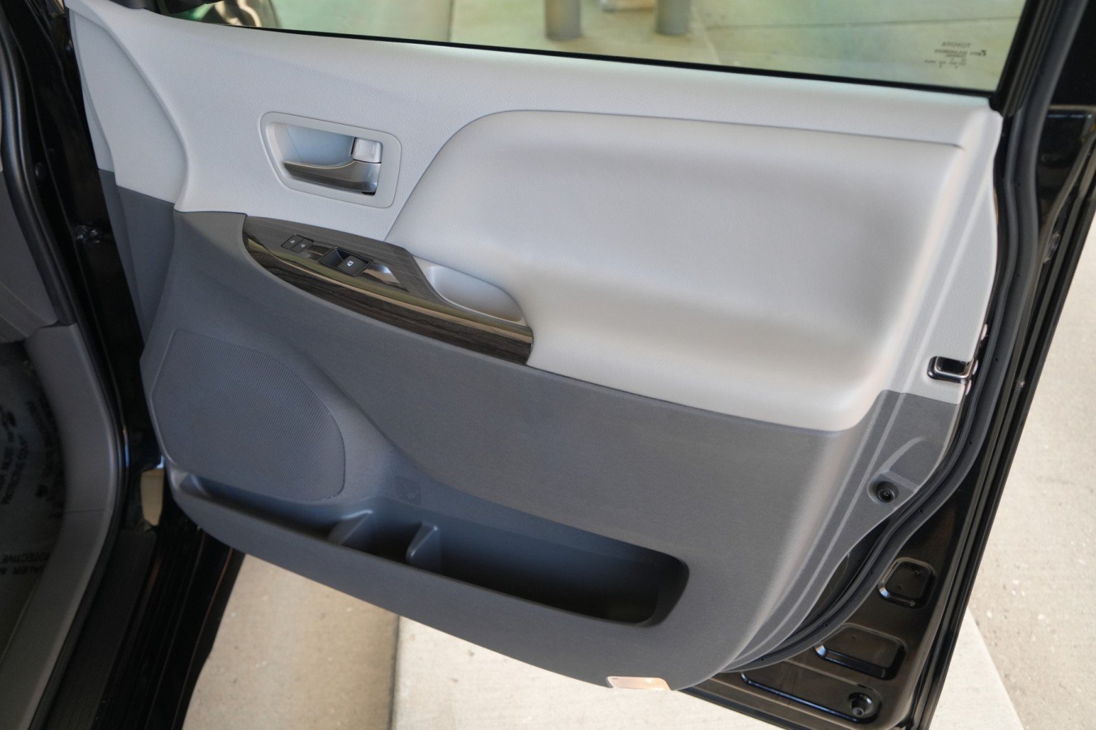 Used 2020 Toyota Sienna XLE Premium AWD/4WD image 38