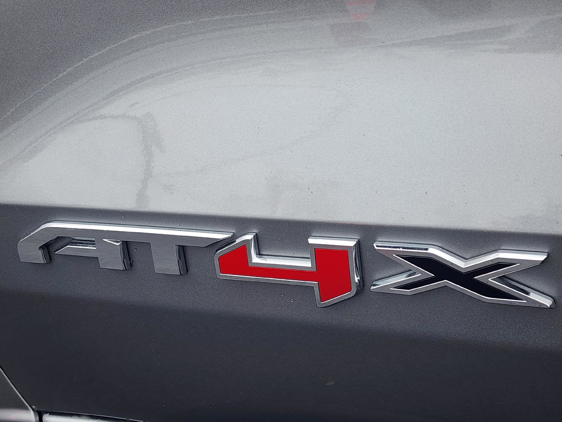 Used 2025 GMC Canyon AT4 w/ AT4X Package AWD/4WD image 7