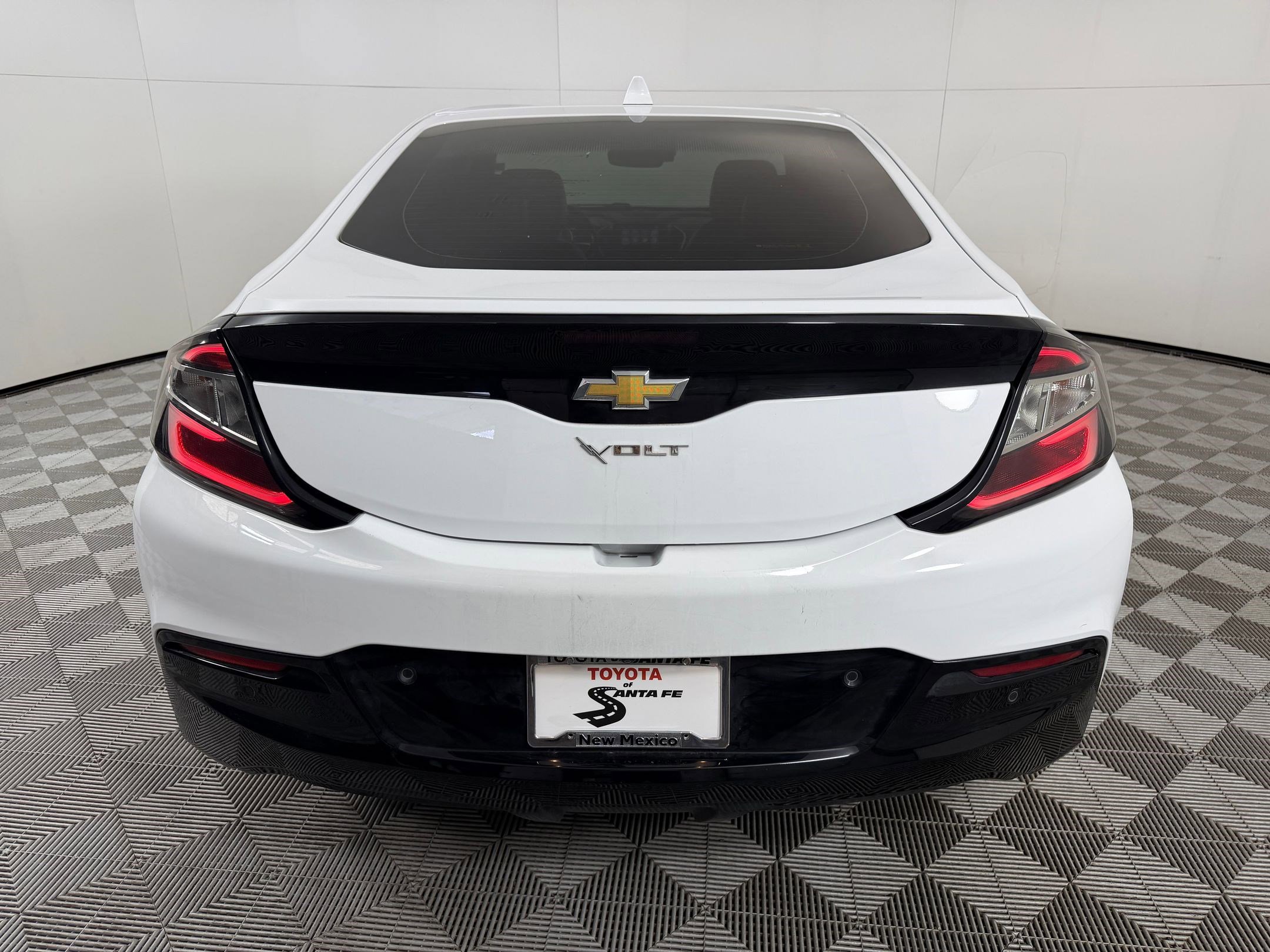 Used 2018 Chevrolet Volt Premier w/ Driver Confidence Package image 9