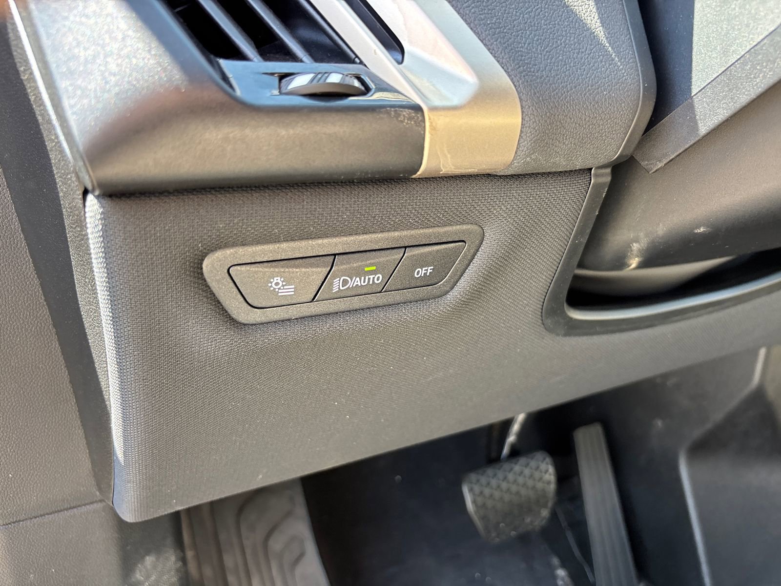 Used 2024 BMW iX xDrive50 w/ Sport Package AWD/4WD image 14