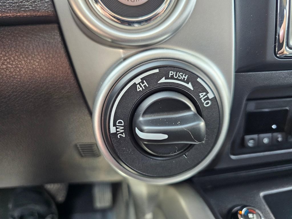 Used 2018 Nissan Titan PRO-4X w/ Pro-4x Convenience Package AWD/4WD image 35