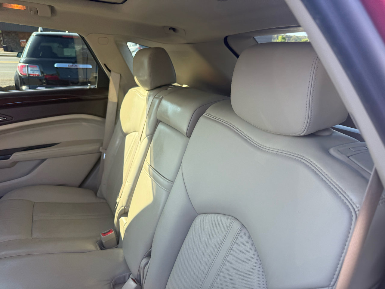 Used 2015 Cadillac SRX Luxury w/ Driver Awareness Package image 61