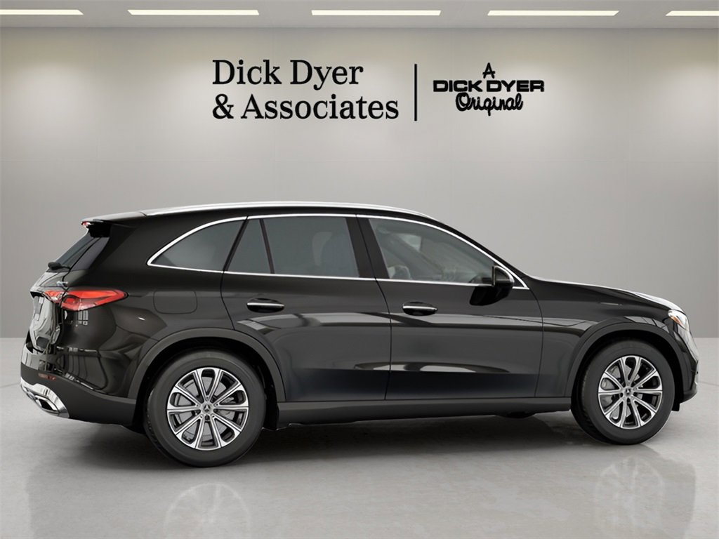 Used 2025 Mercedes-Benz GLC 300 4MATIC image 5