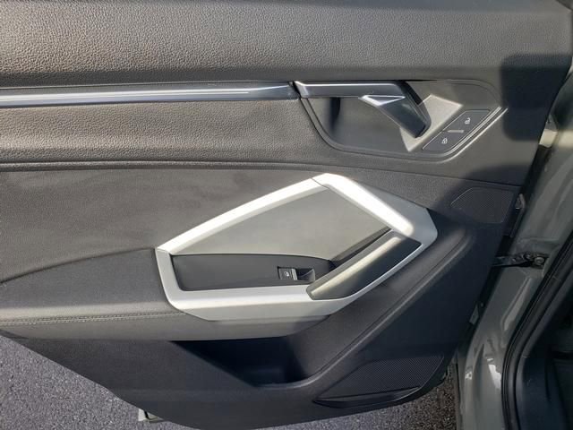 Used 2022 Audi Q3 2.0T Premium Plus w/ Premium Plus Package image 13