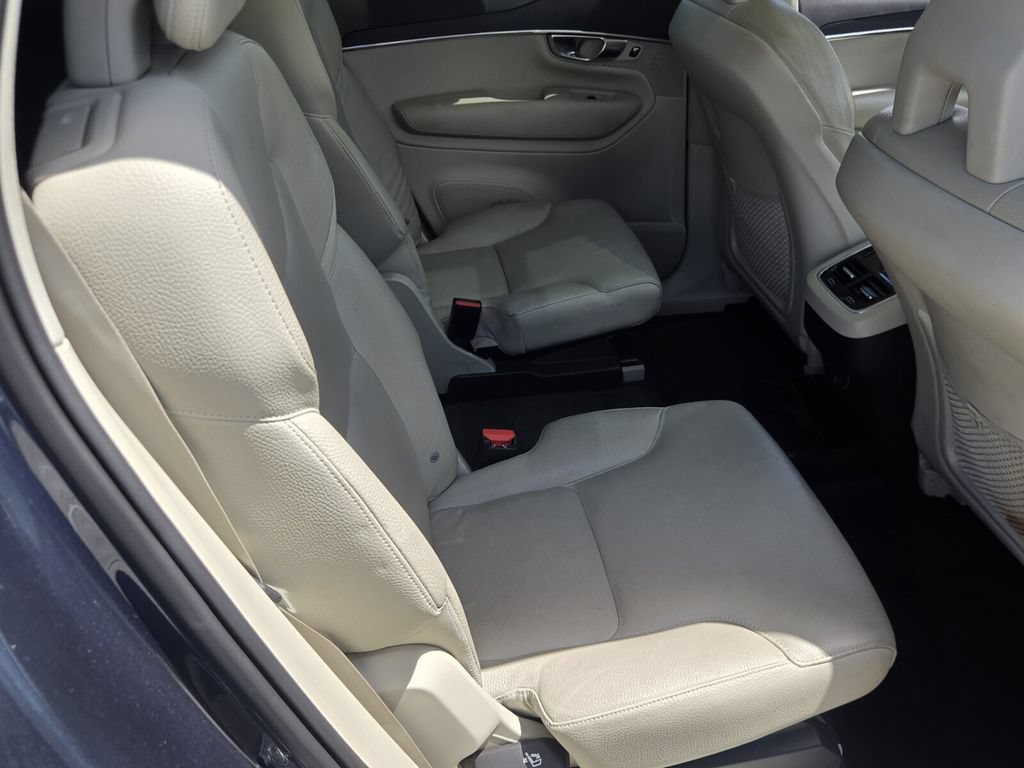 Used 2020 Volvo XC90 T6 Momentum AWD/4WD image 18