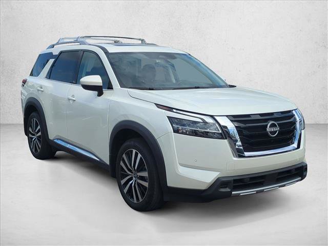 Used 2024 Nissan Pathfinder Platinum video 3