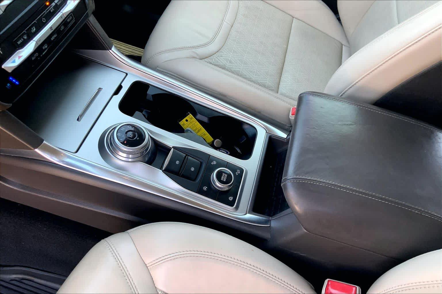 Used 2020 Ford Explorer Platinum w/ Premium Technology Package AWD/4WD image 17