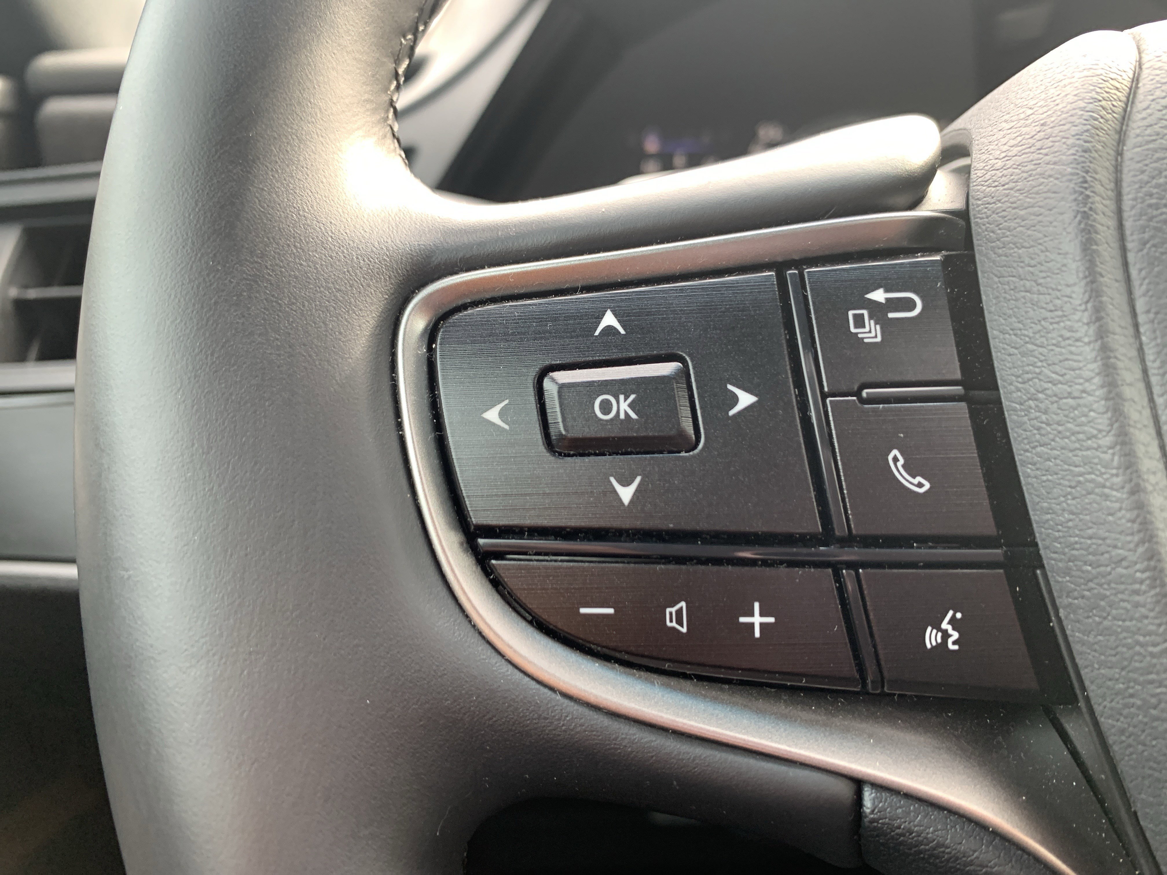 Certified 2025 Lexus ES 350 w/ Premium Package image 18