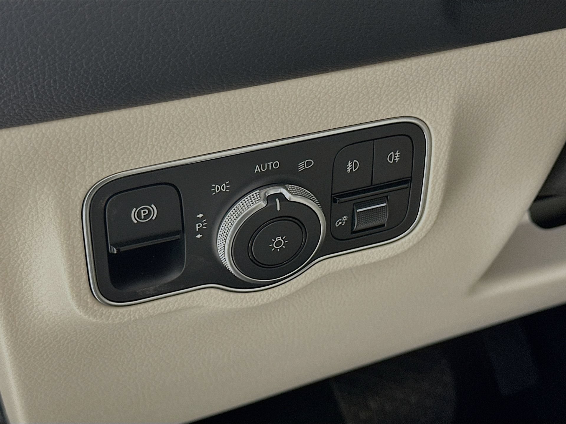New 2026 Mercedes-Benz GLB 250 image 11