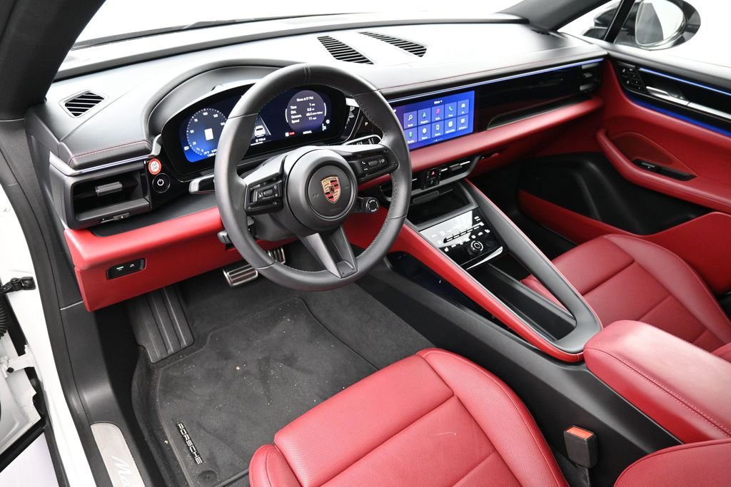 Certified 2025 Porsche Macan 4S Electric AWD/4WD image 4