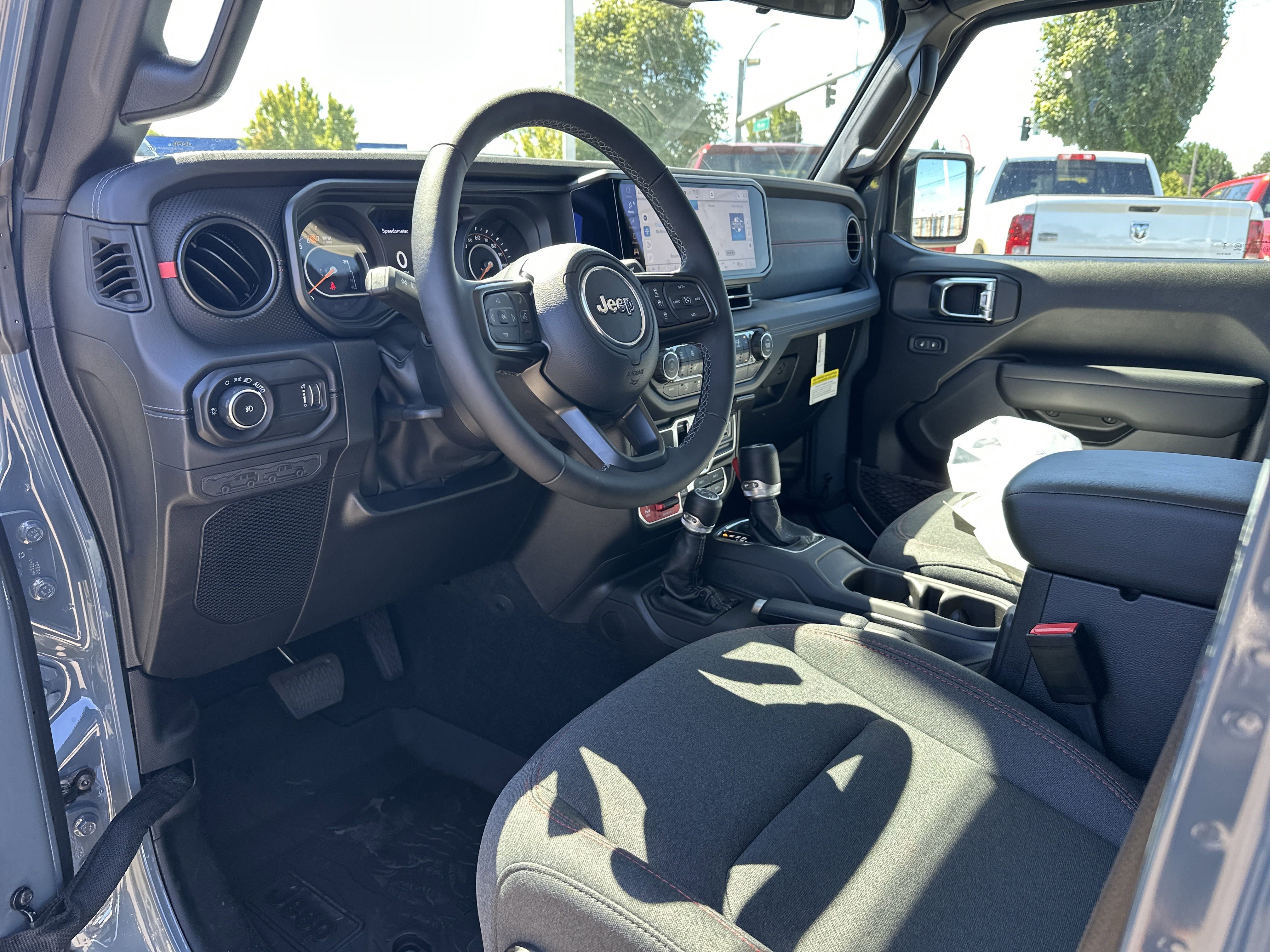 New 2025 Jeep Wrangler Unlimited Rubicon w/ Convenience Group image 9