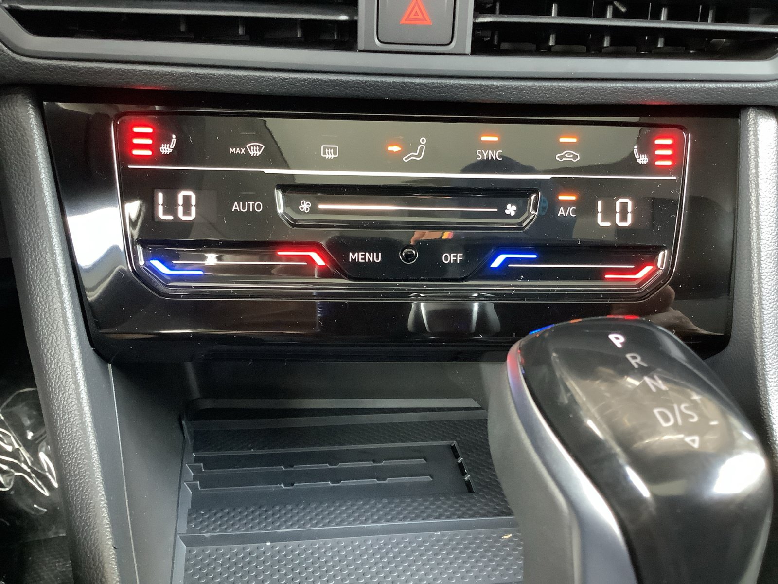 New 2026 Volkswagen Jetta SE FWD image 24