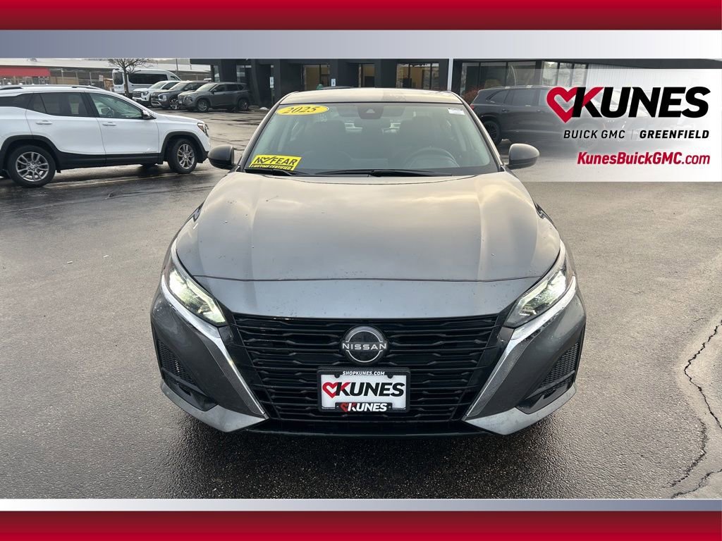 Used 2025 Nissan Altima 2.5 SV image 13