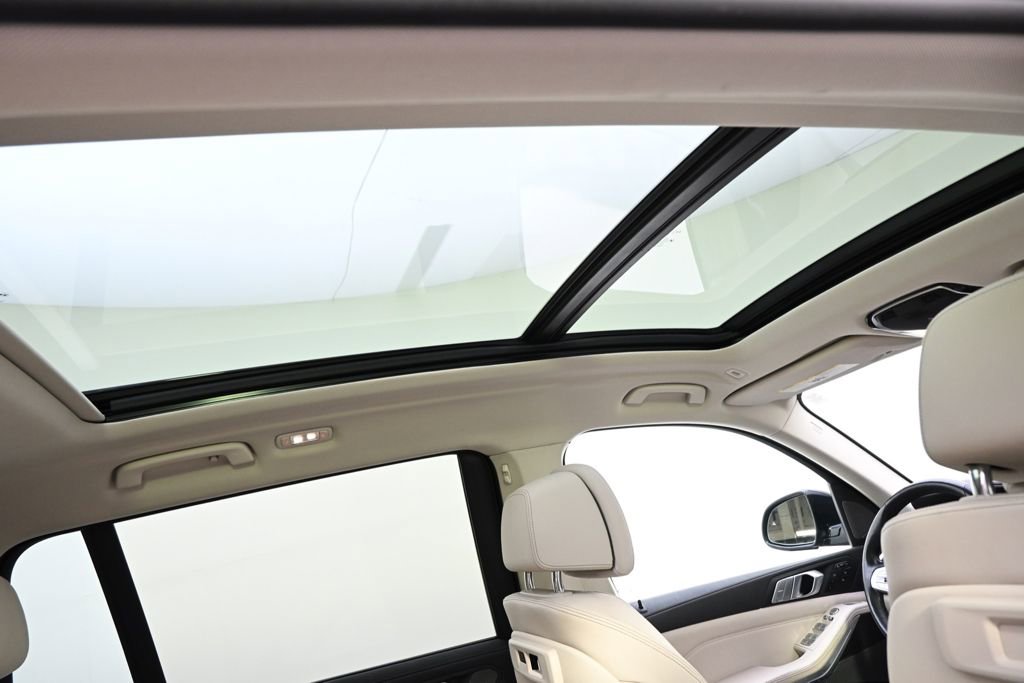 Used 2021 BMW X7 xDrive40i w/ Premium Package image 17