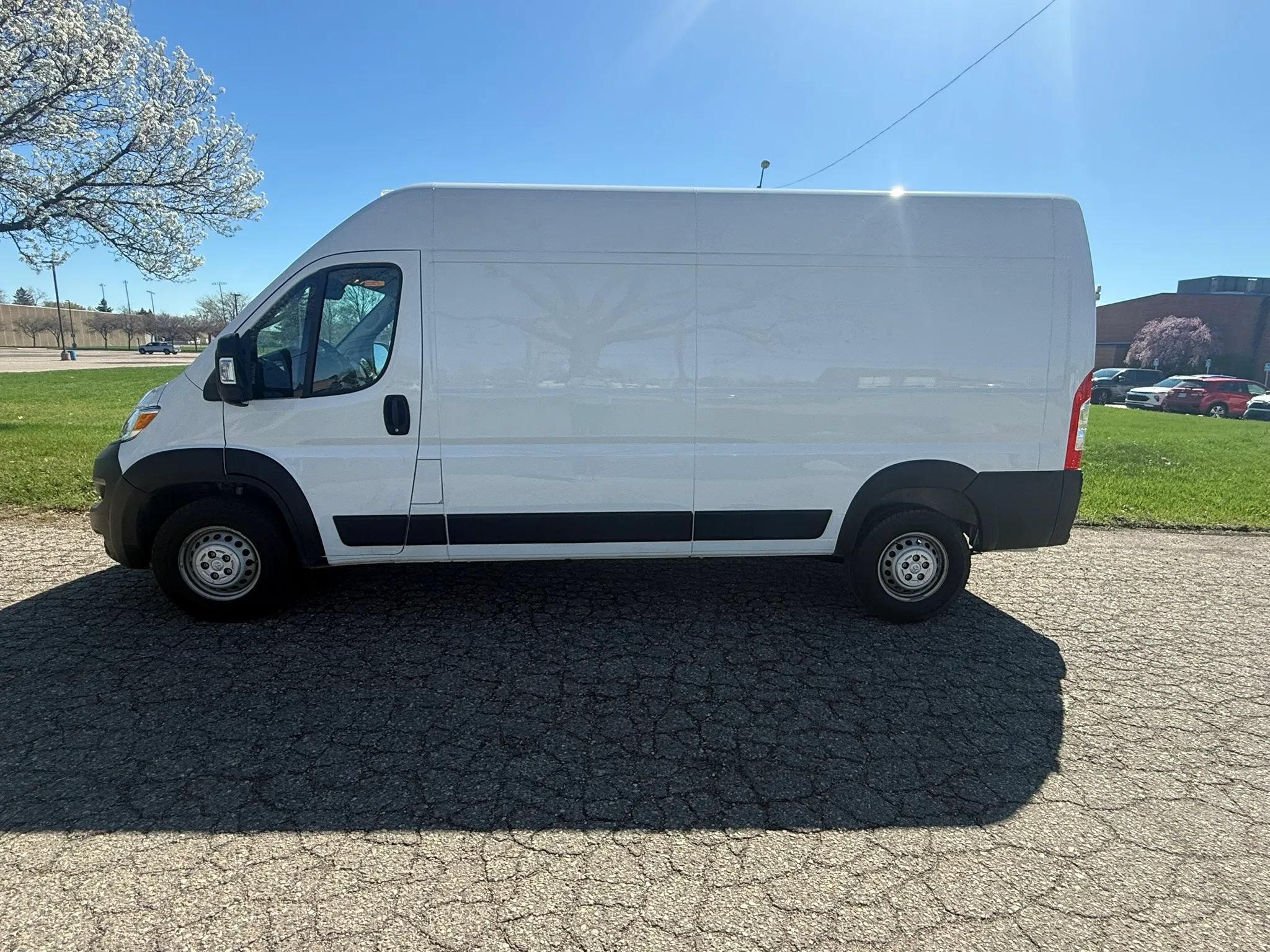 Used 2024 RAM ProMaster 2500 w/ Convenience Group FWD image 1