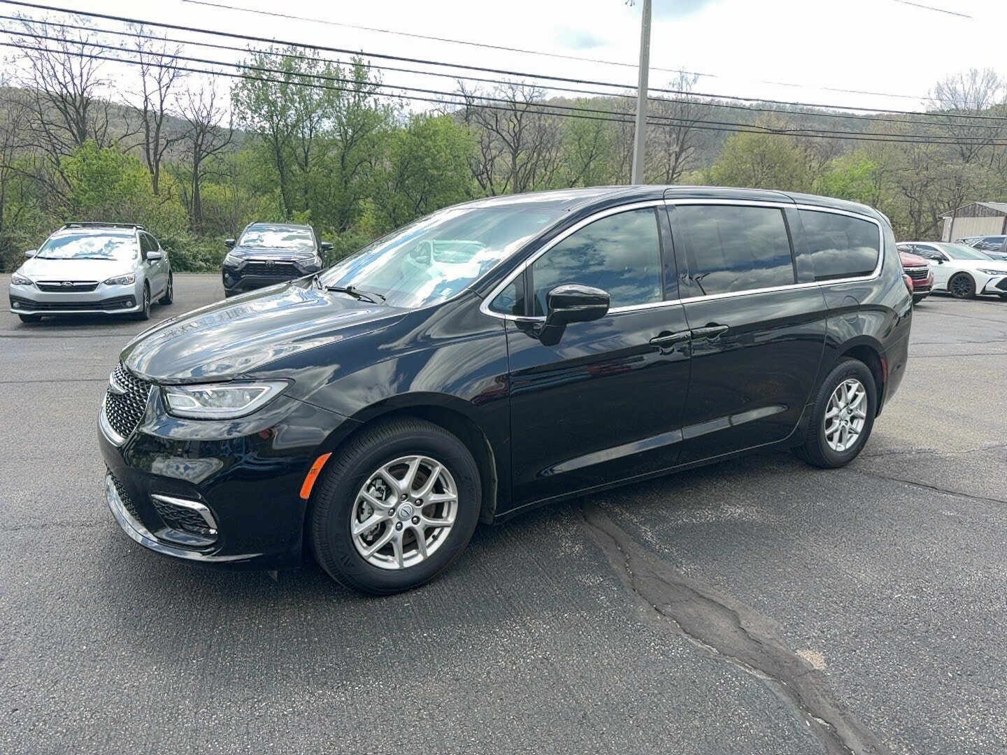 Used 2025 Chrysler Pacifica Select FWD image 4