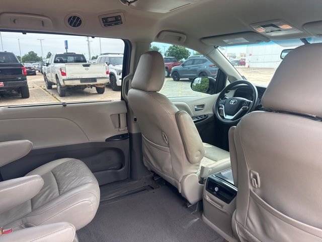 Used 2015 Toyota Sienna LE FWD image 16