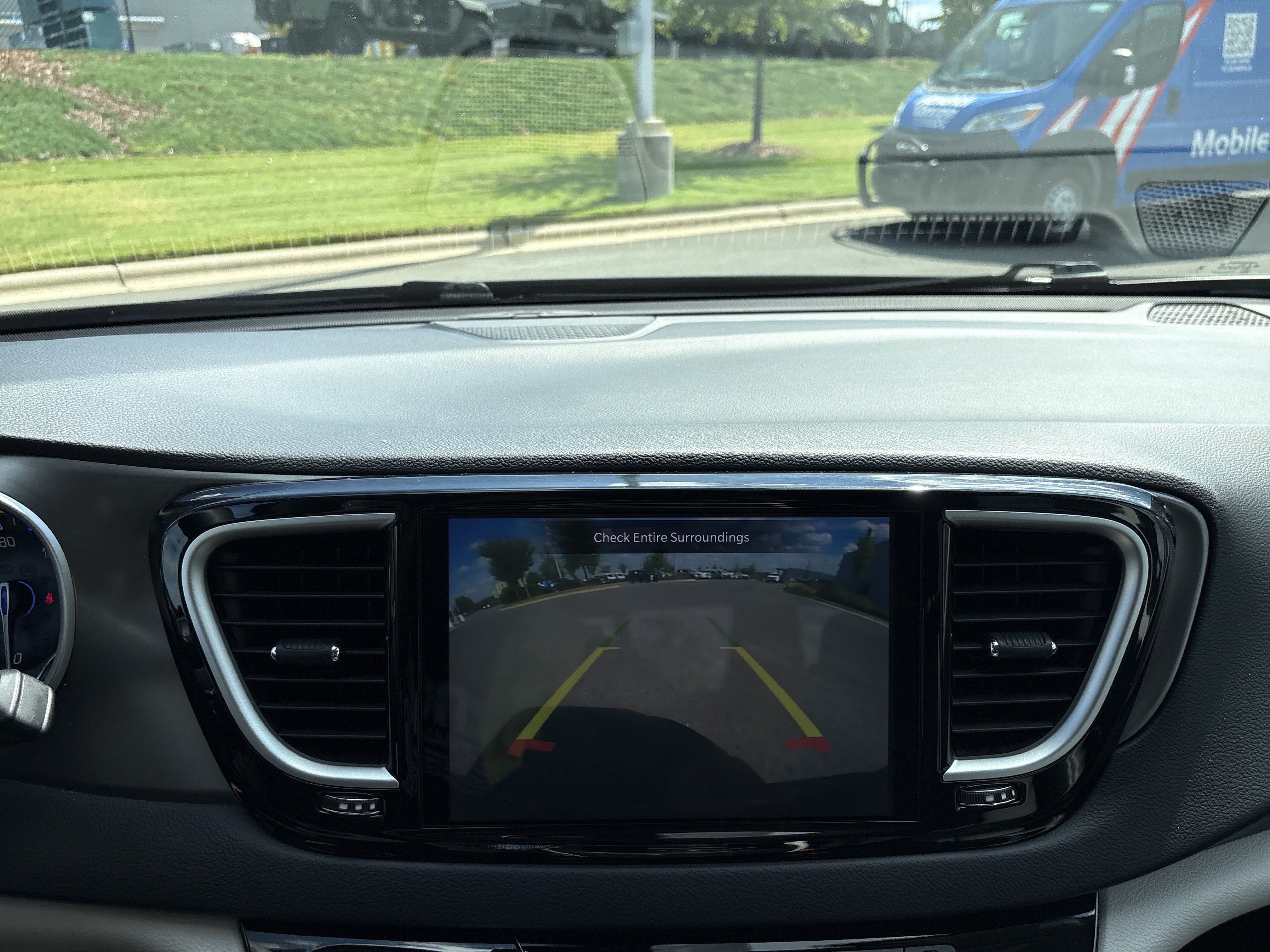 Used 2023 Chrysler Pacifica Touring-L FWD image 29