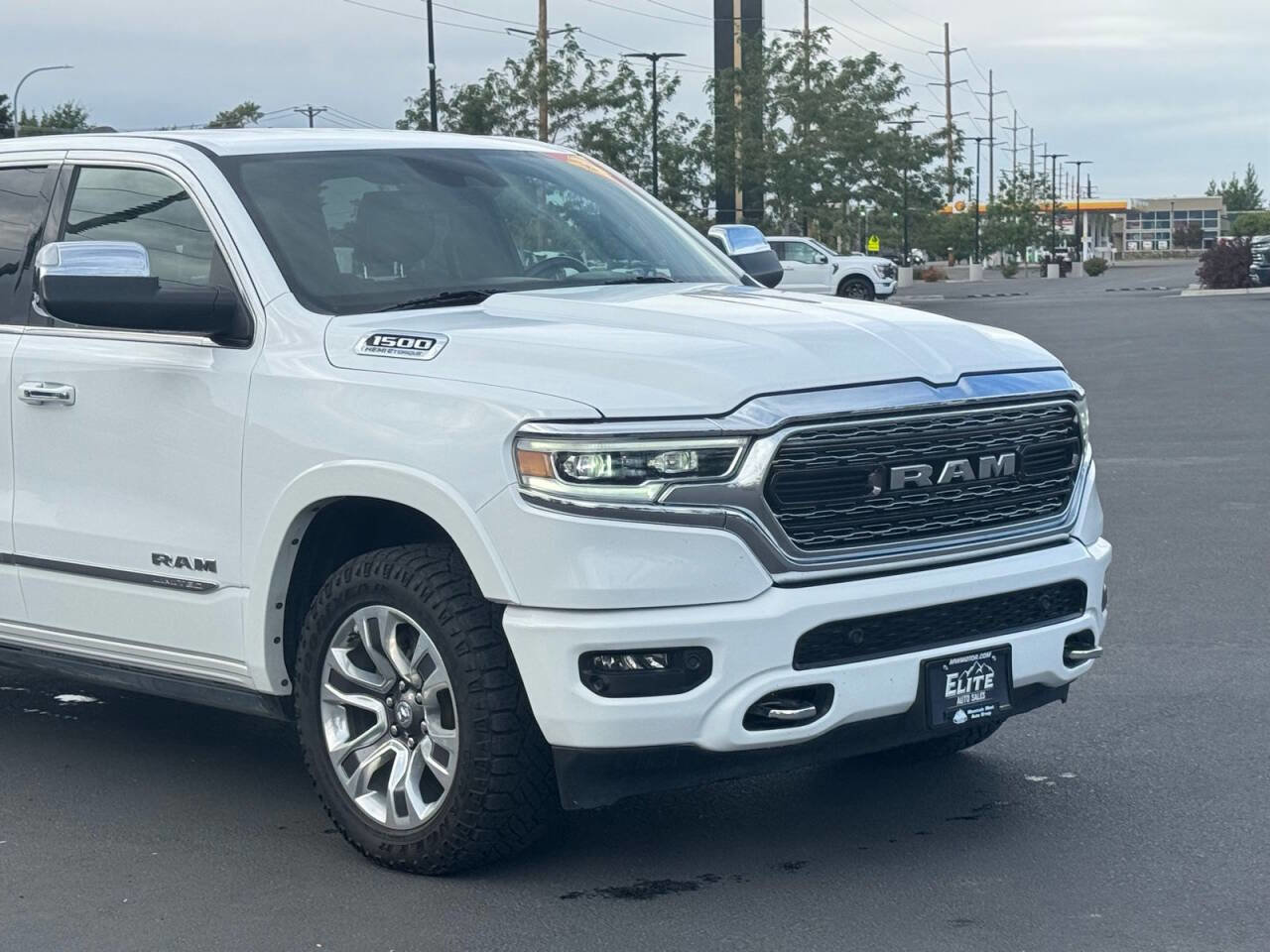 Used 2022 RAM 1500 Limited w/ Body-Colour Bumper Group image 3