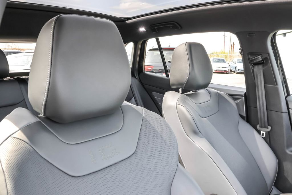 Used 2023 Volkswagen ID.4 Pro S Plus image 41