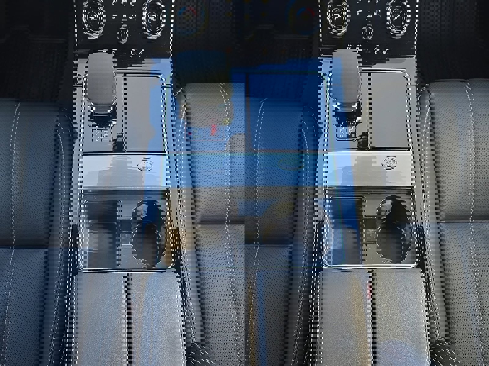 Used 2023 Land Rover Range Rover Velar R-Dynamic S image 19