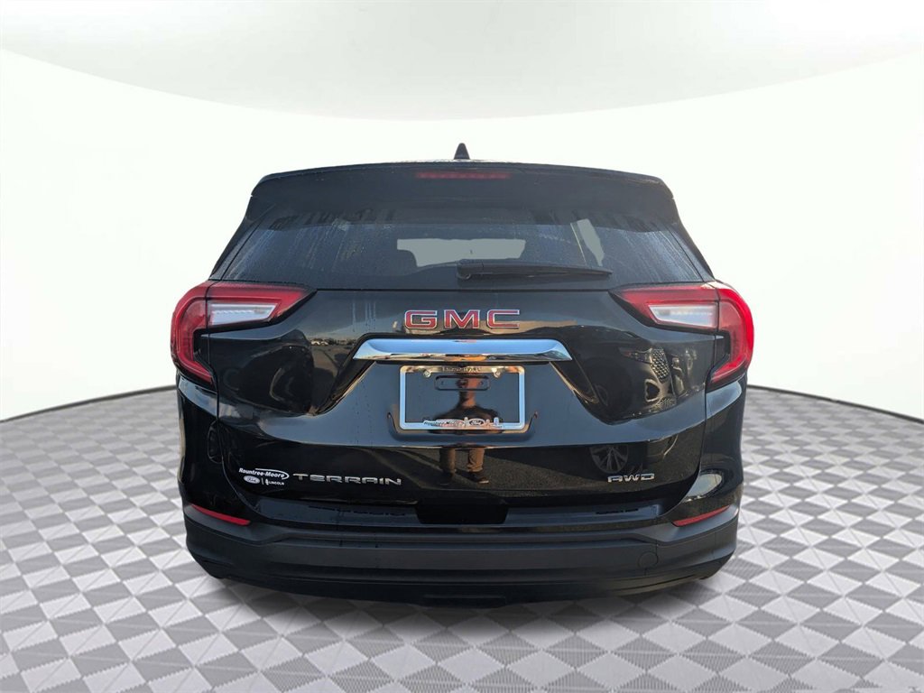 Used 2024 GMC Terrain SLE image 4