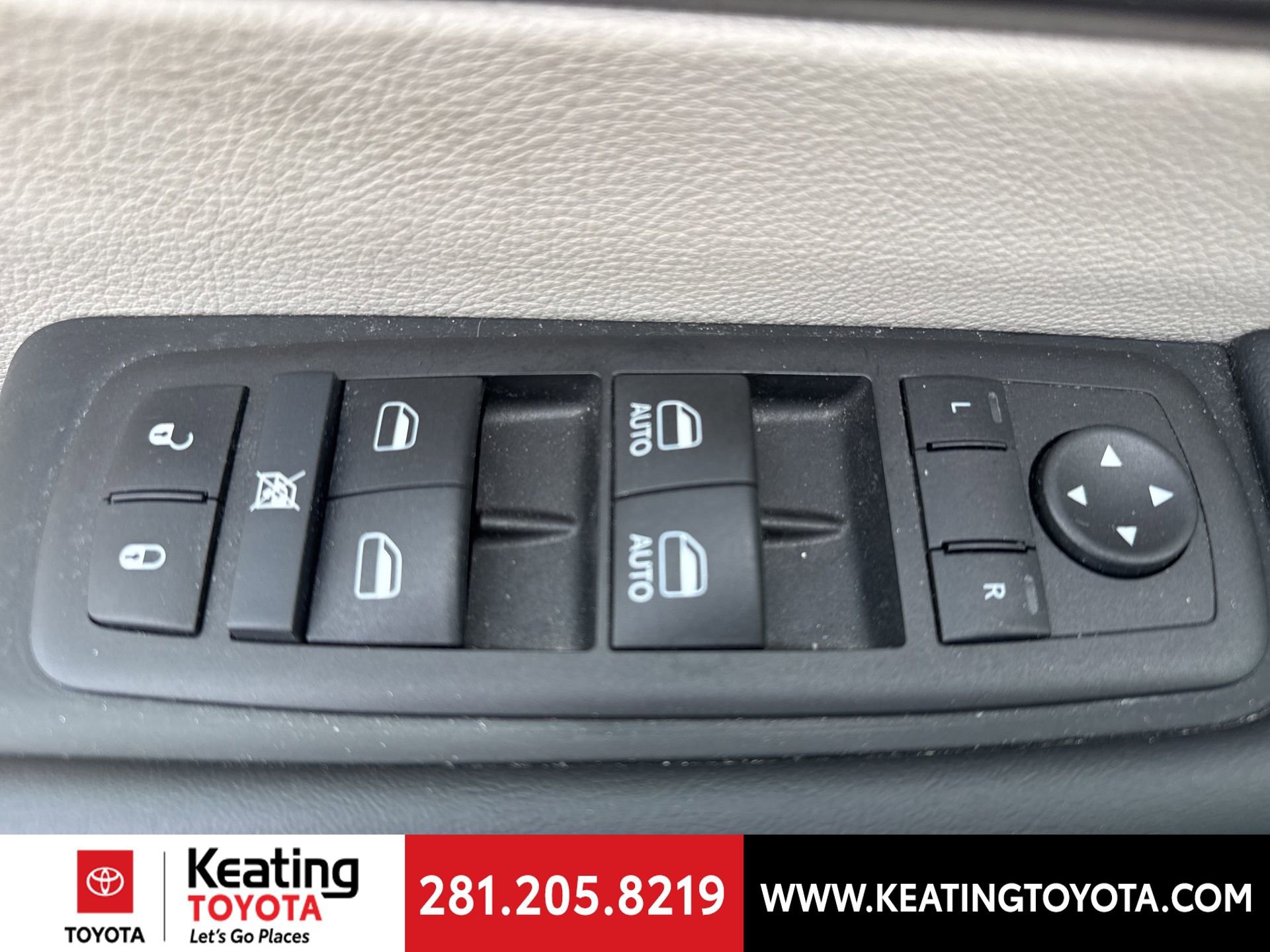 Used 2024 Chrysler Pacifica Select image 12