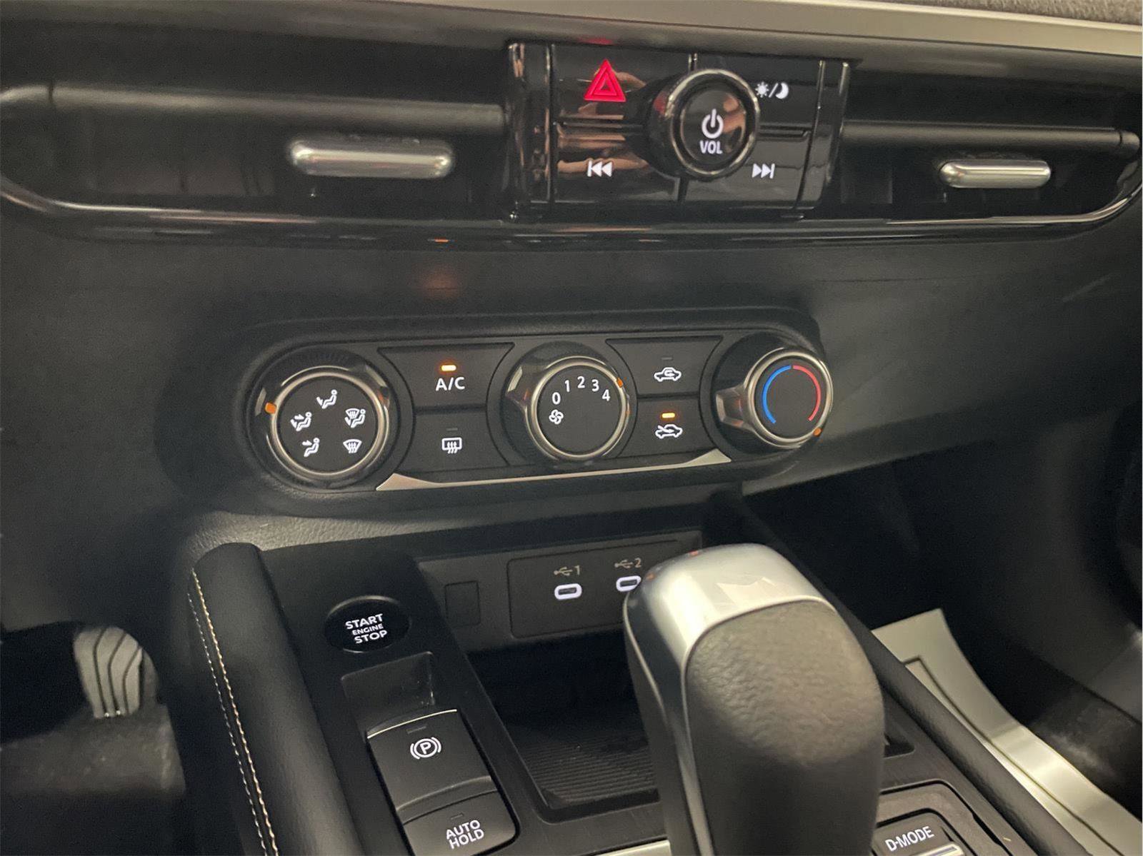 Used 2025 Nissan Kicks SV image 27