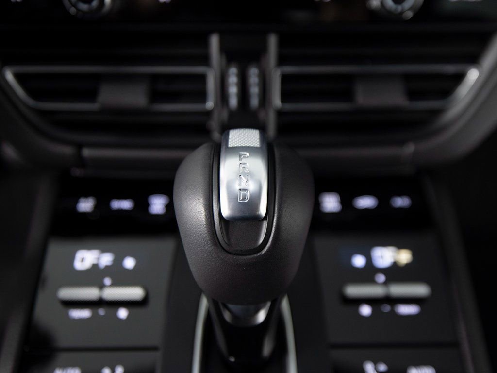 Certified 2025 Porsche Macan image 27