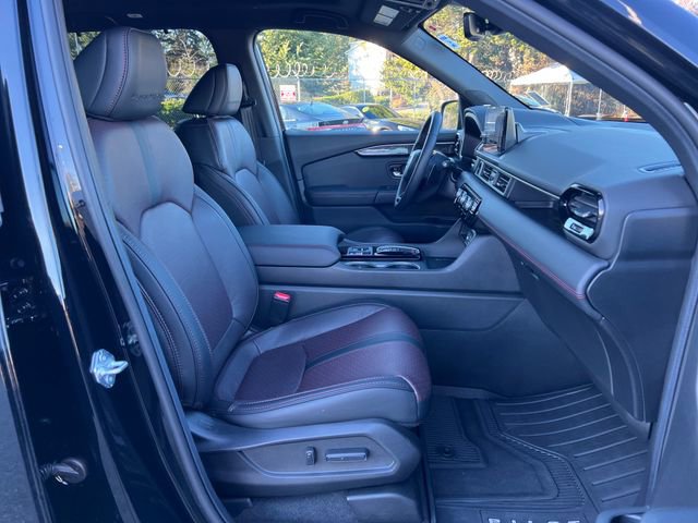 Certified 2025 Honda Pilot Black Edition image 12