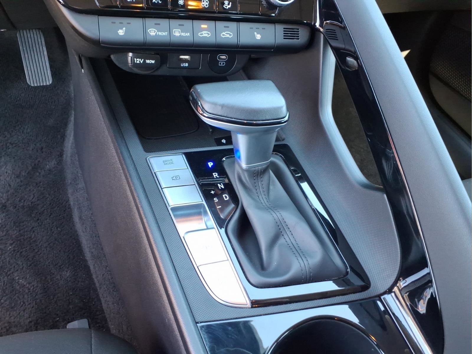 Used 2025 Hyundai Elantra SEL image 24