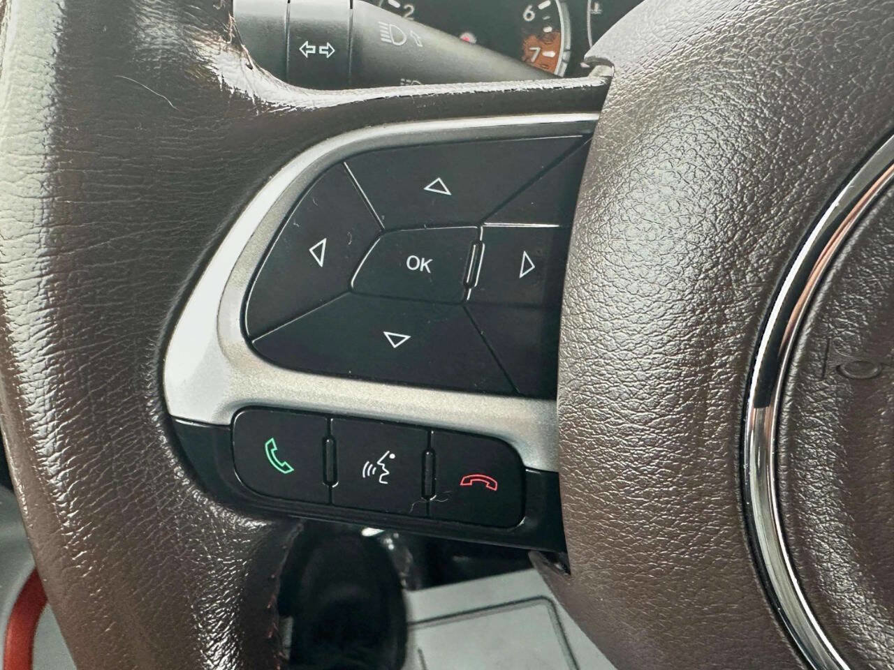 Used 2015 Jeep Renegade Latitude w/ Popular Equipment Group image 24