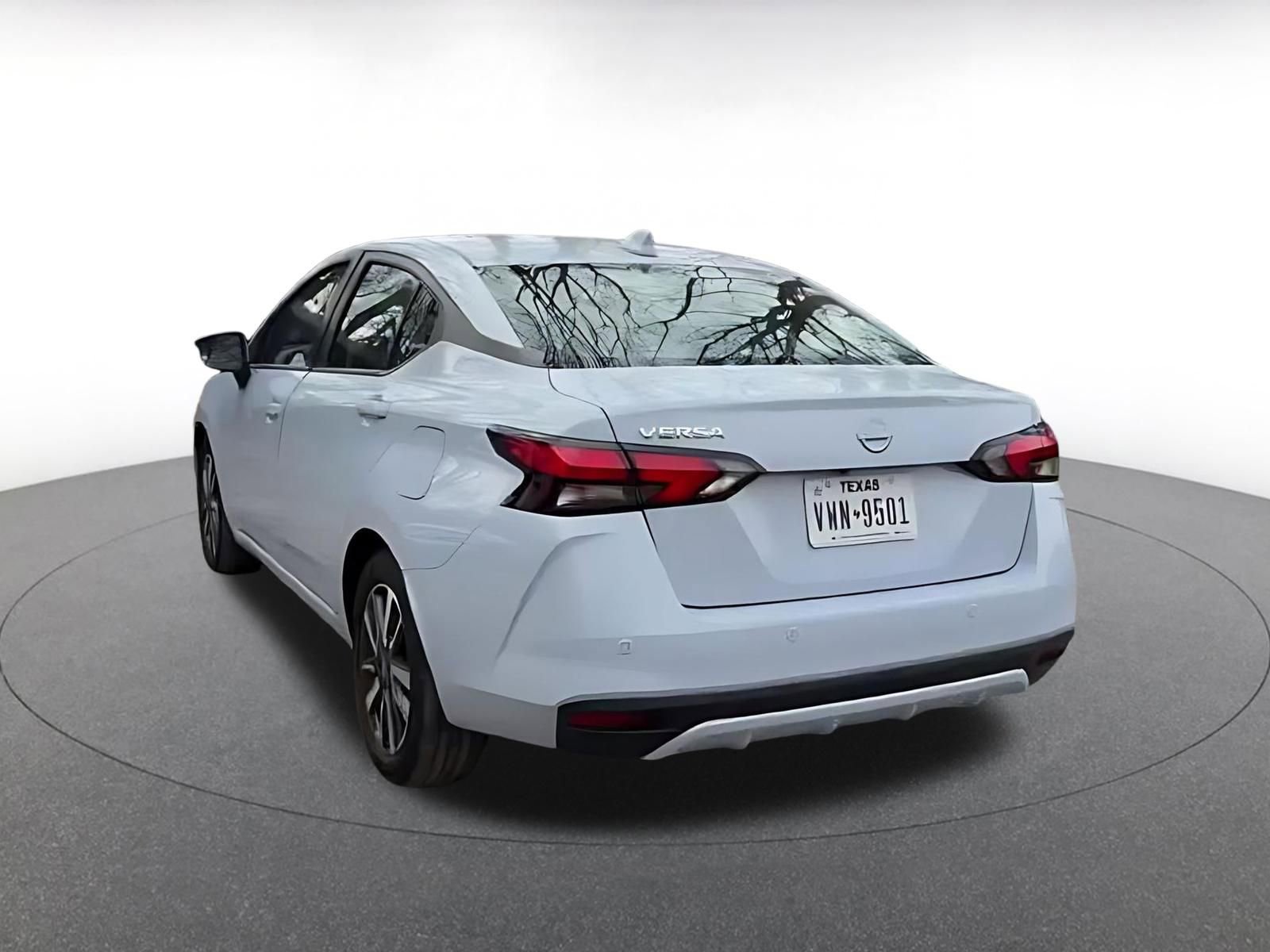 Used 2025 Nissan Versa SV FWD image 11