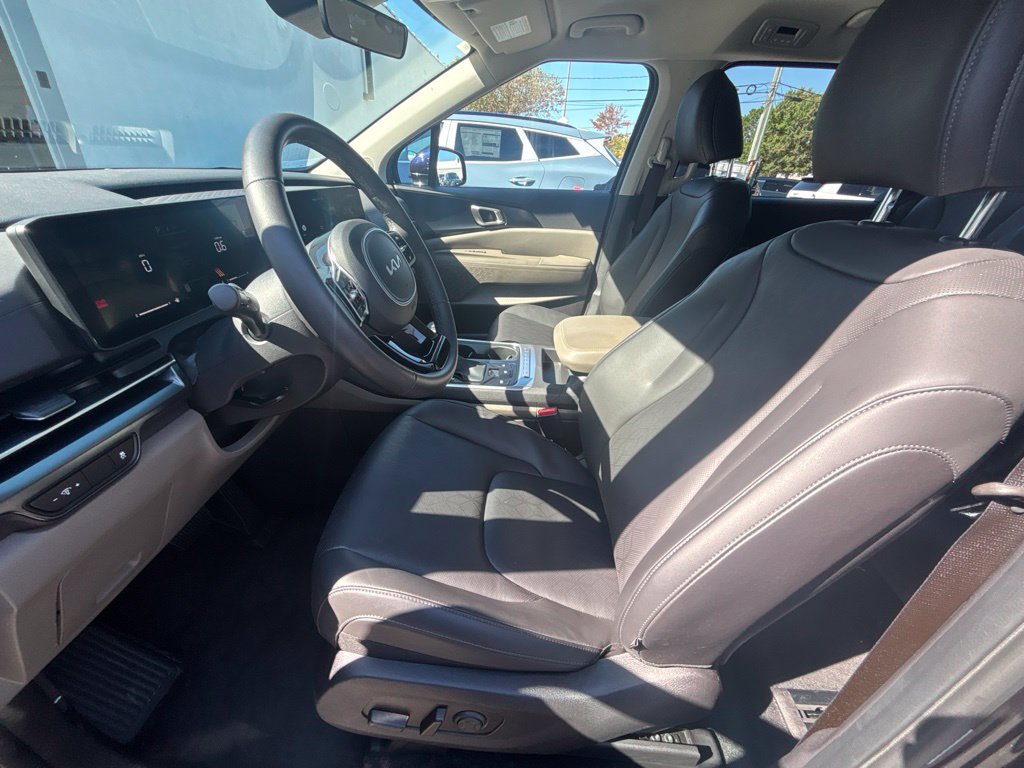 Certified 2026 Kia Carnival FWD image 13