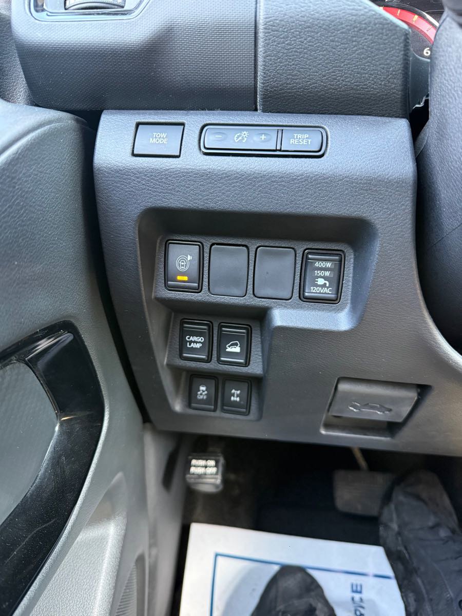 Used 2022 Nissan Frontier PRO-4X image 25