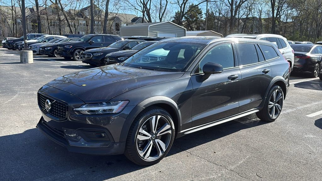 Used 2025 Volvo V60 B5 Cross Country Plus image 7