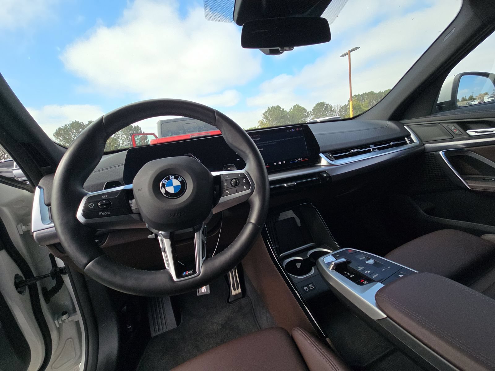 Used 2025 BMW X2 xDrive28i AWD/4WD image 5