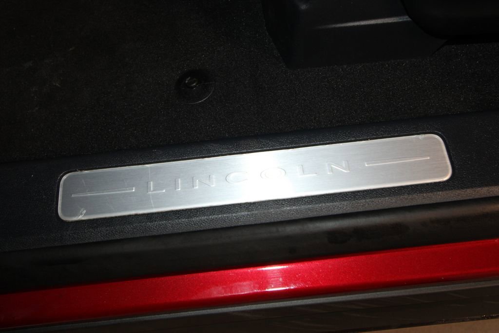 Used 2025 Lincoln Aviator AWD image 7