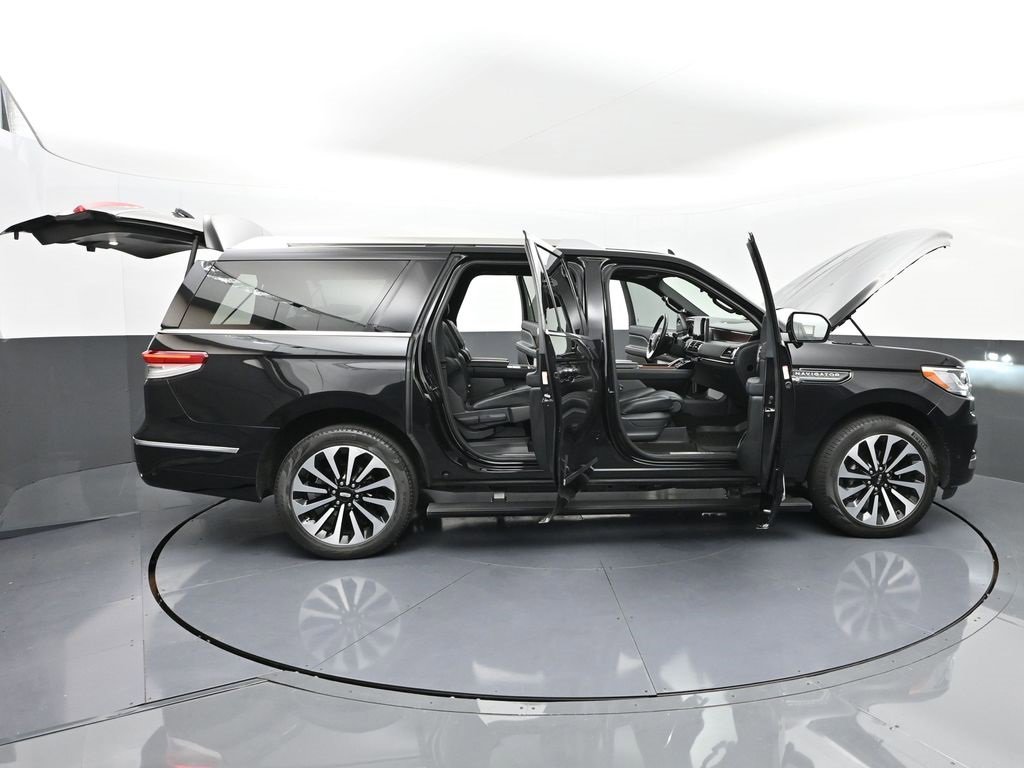Used 2023 Lincoln Navigator L Reserve image 51