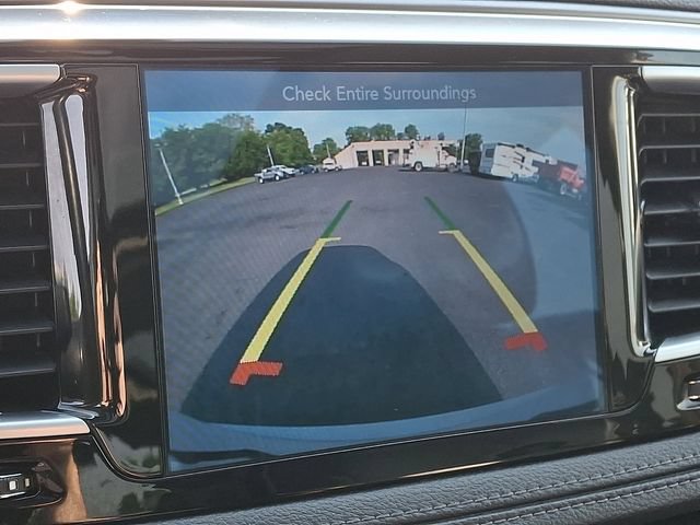 Used 2017 Chrysler Pacifica Limited FWD image 4
