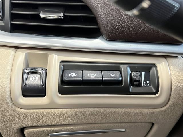 Used 2013 Cadillac XTS Premium image 17