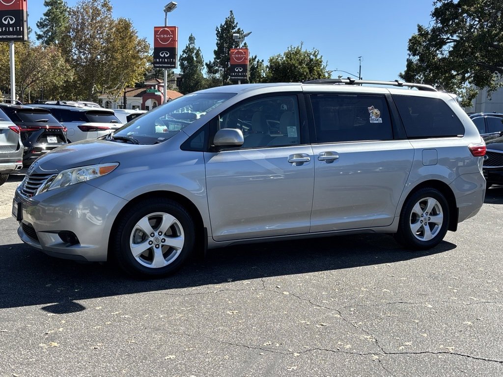 Used 2017 Toyota Sienna LE image 11
