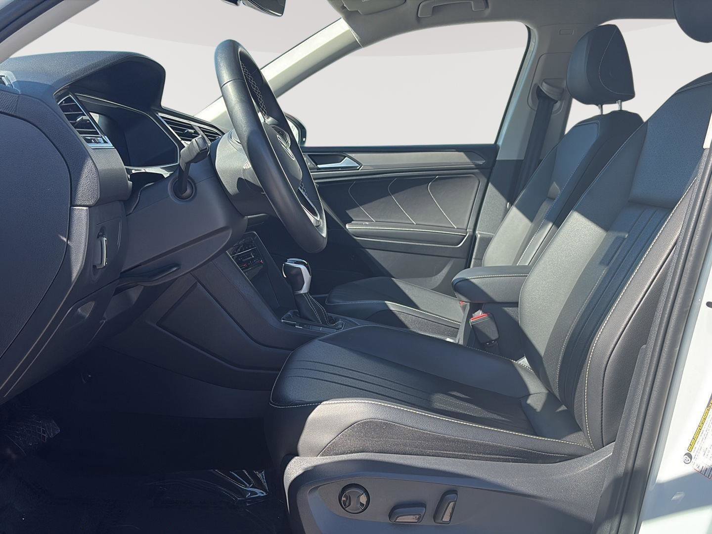 Used 2023 Volkswagen Tiguan SE image 4