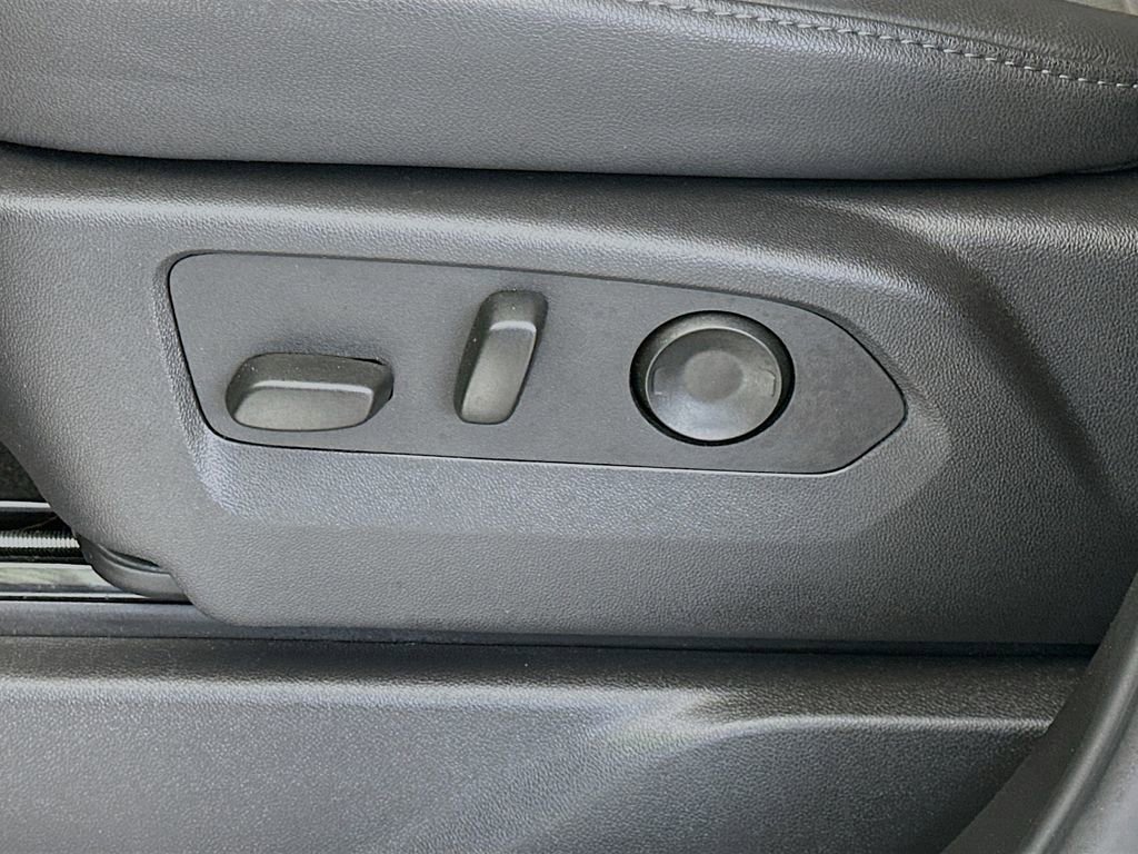 Used 2025 Chevrolet Silverado 1500 ZR2 w/ Technology Package image 23