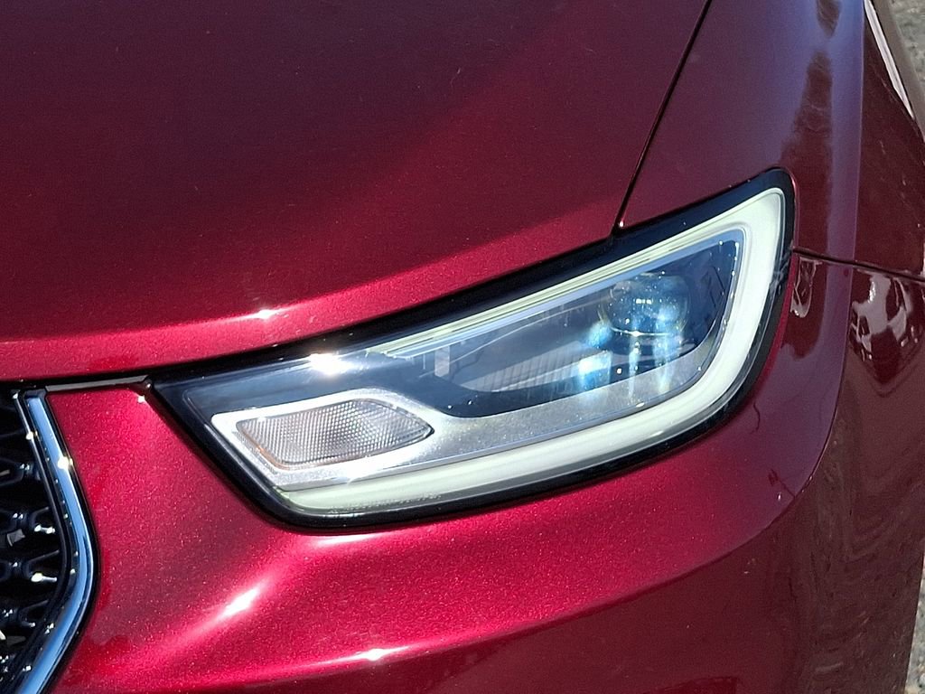 Used 2022 Chrysler Pacifica Touring-L w/ Uconnect Theater Family Group image 9