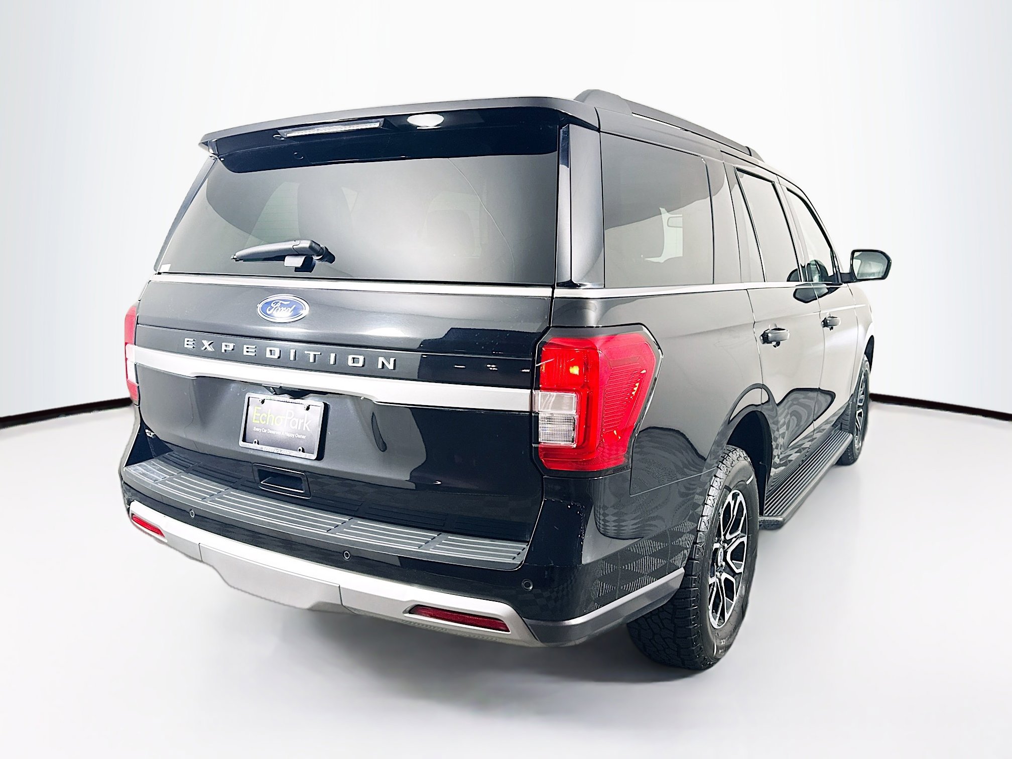 Used 2024 Ford Expedition XLT image 9