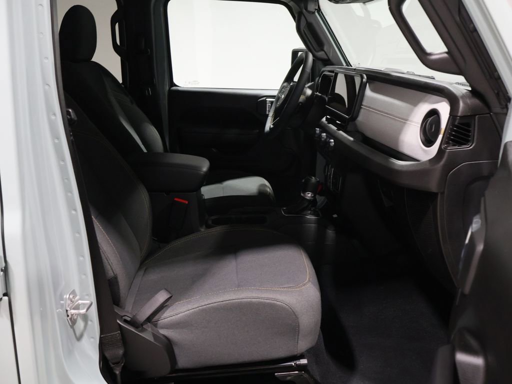 Used 2024 Jeep Wrangler Unlimited w/ Convenience Group image 23