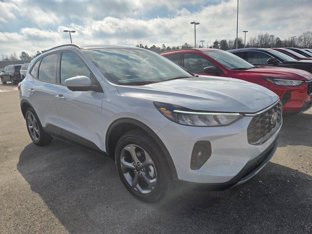 Used 2025 Ford Escape ST-Line Select w/ Tech Pack #2 image 2